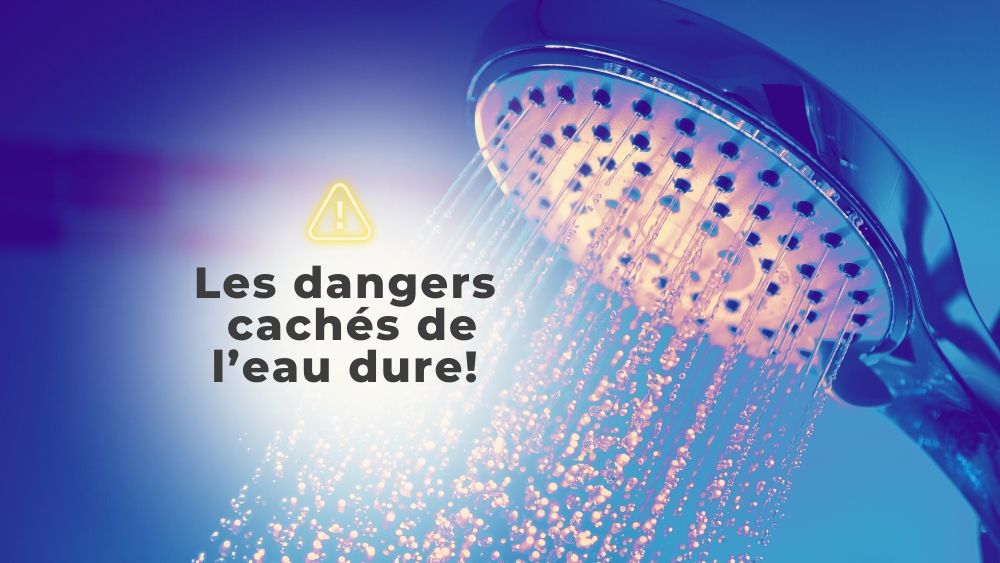 Les dangers cachés de l'eau dure sont mis en évidence par une douche qui libère de l'eau.